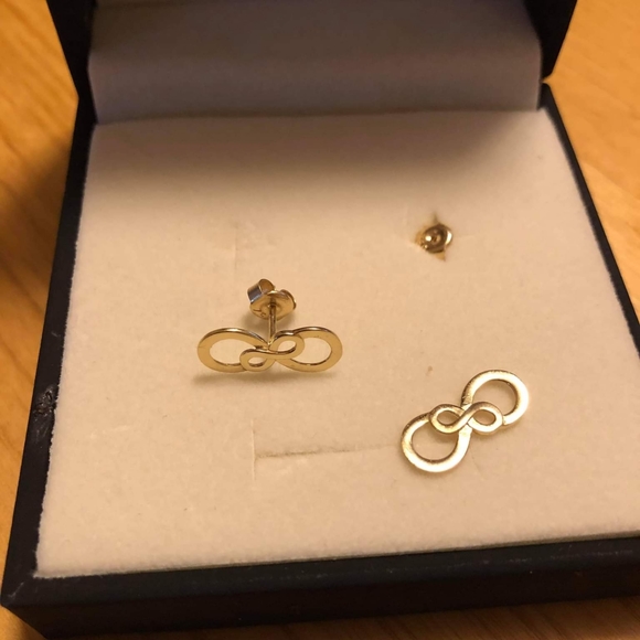 Earring - Picture 2 of 2